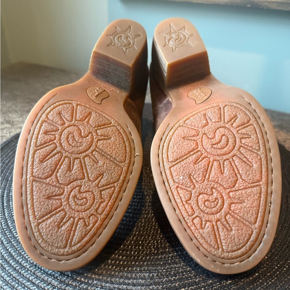 LIKE NEW — Born Chestnut Leather Ankle Booties - Picture 11 of 16